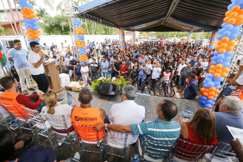 Avenida Camilo Pinto entregue a população de Benevides beneficia população. No ramo da floricultura, por exemplo, a nova PA404 proporciona mais eficiencia e qualidade aos produtores e consumidores.
Na foto: <div class='credito_fotos'>Foto: Marcelo Seabra / Ag. Pará   |   <a href='/midias/2019/originais/5648_1f0d88e7-e81d-e864-13b7-588a5ce15ecf.jpg' download><i class='fa-solid fa-download'></i> Download</a></div>
