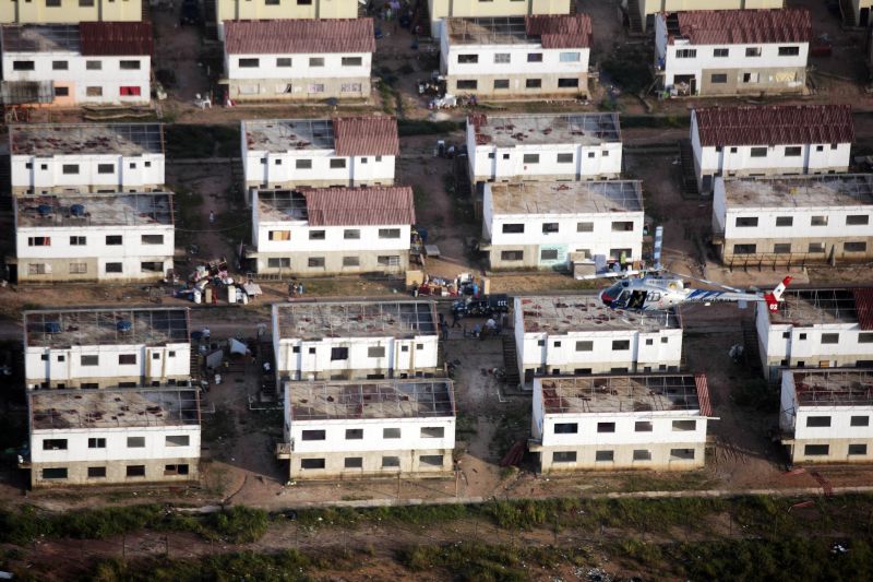 Uma operação integrada, coordenada pela Secretaria de Segurança Pública e Defesa Social do Pará (Segup), deu cumprimento, na manhã desta segunda-feira (11), ao mandado judicial de reintegração de posse do conjunto habitacional Pouso do Aracanga, localizado no bairro do Aurá, em Ananindeua, na Região Metropolitana de Belém. <div class='credito_fotos'>Foto: Bruno Cecim / Ag.Pará   |   <a href='/midias/2019/originais/5650_2b1b1eda-6ee3-906f-a05d-512be527b219.jpg' download><i class='fa-solid fa-download'></i> Download</a></div>
