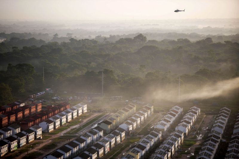 Uma operação integrada, coordenada pela Secretaria de Segurança Pública e Defesa Social do Pará (Segup), deu cumprimento, na manhã desta segunda-feira (11), ao mandado judicial de reintegração de posse do conjunto habitacional Pouso do Aracanga, localizado no bairro do Aurá, em Ananindeua, na Região Metropolitana de Belém. <div class='credito_fotos'>Foto: Bruno Cecim / Ag.Pará   |   <a href='/midias/2019/originais/5650_5c5a13e6-e367-a166-0fb6-33e76a246518.jpg' download><i class='fa-solid fa-download'></i> Download</a></div>