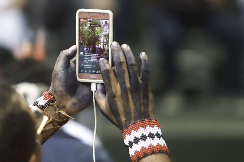 O Governador do Estado instalou oficialmente, na manhã desta segunda-feira (11), o Conselho Estadual de Política Indigenista do Estado do Pará (CONSEPI/Pa). Cerca de 20 indígenas das etnias kaiapó, tembé e mundurucu vindos de várias localidades do Pará participaram do ato de instalação no Museu Emilío Goeldi. <div class='credito_fotos'>Foto: Marco Santos / Ag. Pará   |   <a href='/midias/2019/originais/5652_d696af2b-51af-568f-40a3-0b010d5dfc25.jpg' download><i class='fa-solid fa-download'></i> Download</a></div>