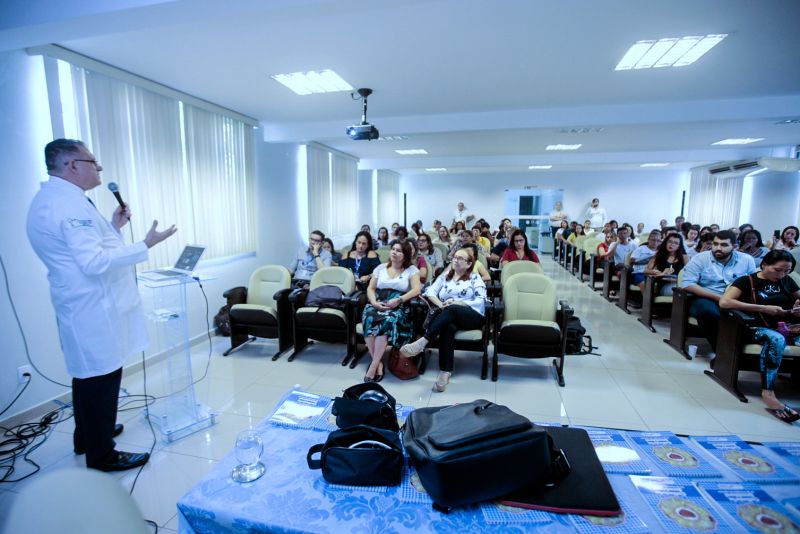 Sespa realiza primeiro evento da campanha Novembro Azul <div class='credito_fotos'>Foto: Ricardo Amanajás / Ag. Pará   |   <a href='/midias/2019/originais/5655_22960430-8eac-da9e-ea29-4d5b836534a3.jpg' download><i class='fa-solid fa-download'></i> Download</a></div>