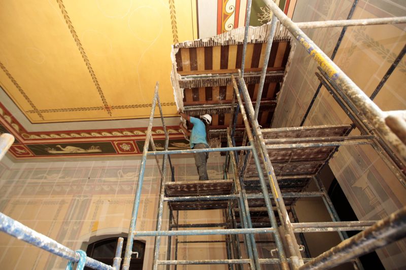 O fomento cultural a partir da preservação de prédios históricos é um dos objetivos da Secretaria de Estado de Cultura do Pará (Secult), que coordena um projeto de restauração e reforma de quatro espaços culturais na capital: Theatro da Paz, Museu do Estado do Pará (MEP), Palacete Faciola e Casa das Onze Janelas. Helder Moreira, diretor de patrimônio da Secult, explica que as obras, iniciadas em abril deste ano, devem seguir determinadas etapas.  <div class='credito_fotos'>Foto: Bruno Cecim / Ag.Pará   |   <a href='/midias/2019/originais/5656_17af356f-7fb8-d83b-9bd9-78cfaa1fc800.jpg' download><i class='fa-solid fa-download'></i> Download</a></div>