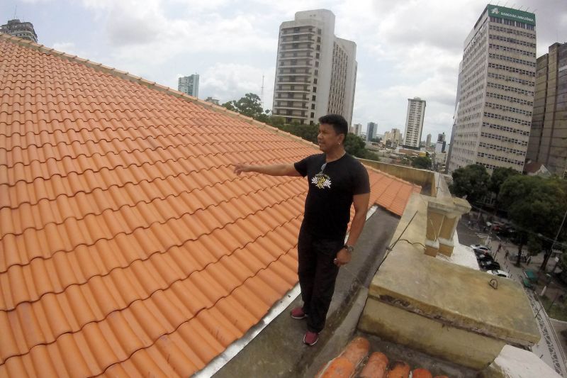 O fomento cultural a partir da preservação de prédios históricos é um dos objetivos da Secretaria de Estado de Cultura do Pará (Secult), que coordena um projeto de restauração e reforma de quatro espaços culturais na capital: Theatro da Paz, Museu do Estado do Pará (MEP), Palacete Faciola e Casa das Onze Janelas. Helder Moreira, diretor de patrimônio da Secult, explica que as obras, iniciadas em abril deste ano, devem seguir determinadas etapas.  <div class='credito_fotos'>Foto: Bruno Cecim / Ag.Pará   |   <a href='/midias/2019/originais/5656_ab4b5e5e-3326-4d4d-e1b5-409fc8ad8636.jpg' download><i class='fa-solid fa-download'></i> Download</a></div>