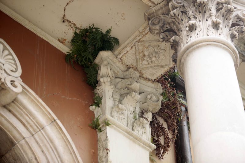 O fomento cultural a partir da preservação de prédios históricos é um dos objetivos da Secretaria de Estado de Cultura do Pará (Secult), que coordena um projeto de restauração e reforma de quatro espaços culturais na capital: Theatro da Paz, Museu do Estado do Pará (MEP), Palacete Faciola e Casa das Onze Janelas. Helder Moreira, diretor de patrimônio da Secult, explica que as obras, iniciadas em abril deste ano, devem seguir determinadas etapas.  <div class='credito_fotos'>Foto: Bruno Cecim / Ag.Pará   |   <a href='/midias/2019/originais/5656_c22b473f-1aac-d0bb-2d19-5fa53fb4f0ce.jpg' download><i class='fa-solid fa-download'></i> Download</a></div>