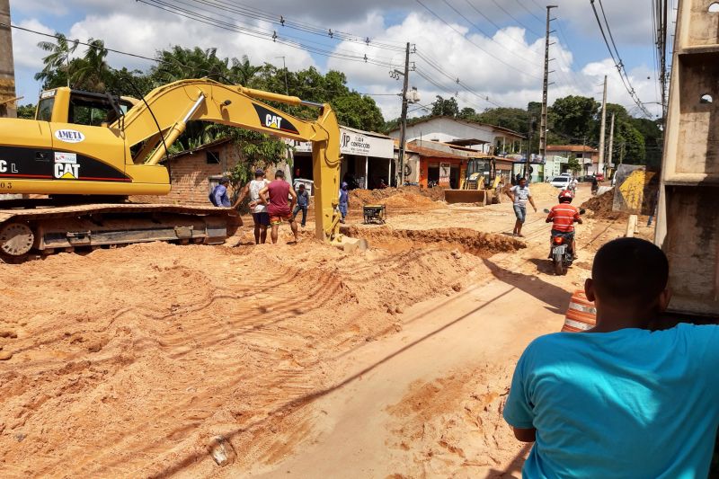 Há várias décadas a rotina de alagamentos constantes se repetia para os moradores do quilometro 02 da PA 140 no município de Santa Izabel, no nordeste paraense, pois toda chuva ou subida de maré as águas do Igarapé Tatu, às margens da rodovia transbordava. <div class='credito_fotos'>Foto: Jader Paes / Agência Pará   |   <a href='/midias/2019/originais/5658_3bc46ae7-38e2-73c4-827f-2866d9862638.jpg' download><i class='fa-solid fa-download'></i> Download</a></div>