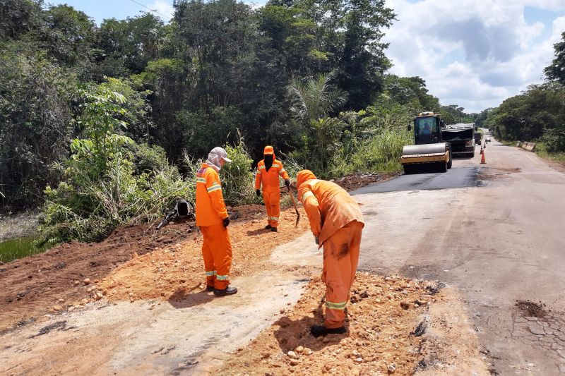 Há várias décadas a rotina de alagamentos constantes se repetia para os moradores do quilometro 02 da PA 140 no município de Santa Izabel, no nordeste paraense, pois toda chuva ou subida de maré as águas do Igarapé Tatu, às margens da rodovia transbordava. <div class='credito_fotos'>Foto: Jader Paes / Agência Pará   |   <a href='/midias/2019/originais/5658_911b2202-b299-91cd-a83a-958944cc956f.jpg' download><i class='fa-solid fa-download'></i> Download</a></div>