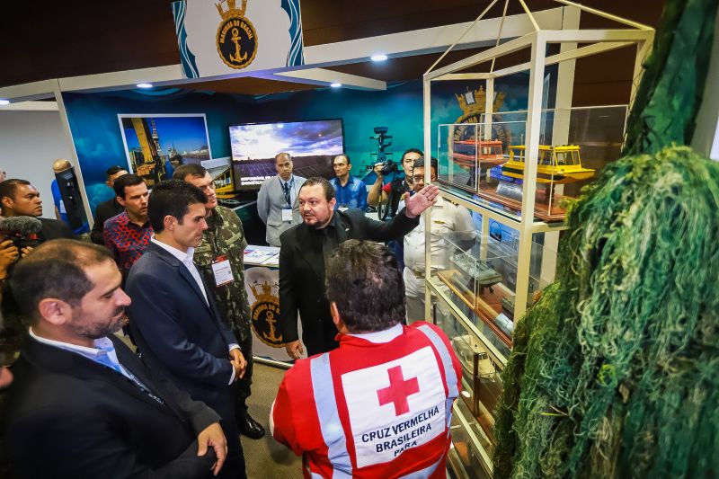 O governador Helder Barbalho visitou, nesta quinta (14), exposição de equipamentos das Forças Armadas <div class='credito_fotos'>Foto: Marco Santos / Ag. Pará   |   <a href='/midias/2019/originais/5659_060b3086-c1e1-e994-af46-0e649fa59fa6.jpg' download><i class='fa-solid fa-download'></i> Download</a></div>