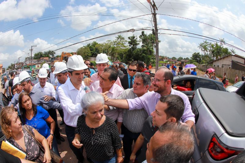 Moradores da comunidade Taboquinha, em Icoaraci, região metropolitana de Belém, receberam, nesta quinta-feira (14), unidades habitacionais e cheques moradias no valor de R$ 14 mil cada do Governo do Pará, através da Companhia de Habitação do Estado (Cohab). <div class='credito_fotos'>Foto: Marco Santos / Ag. Pará   |   <a href='/midias/2019/originais/5660_37503291-5db7-953e-8b9d-74ef99cc85b0.jpg' download><i class='fa-solid fa-download'></i> Download</a></div>