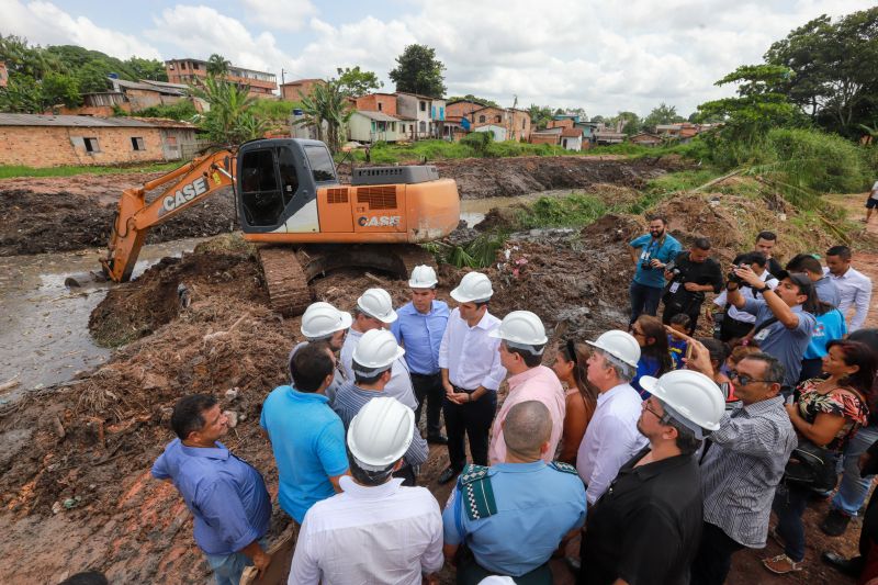 Moradores da comunidade Taboquinha, em Icoaraci, região metropolitana de Belém, receberam, nesta quinta-feira (14), unidades habitacionais e cheques moradias no valor de R$ 14 mil cada do Governo do Pará, através da Companhia de Habitação do Estado (Cohab). <div class='credito_fotos'>Foto: Marco Santos / Ag. Pará   |   <a href='/midias/2019/originais/5660_7fa05faa-d526-eb94-741a-171fc63873fb.jpg' download><i class='fa-solid fa-download'></i> Download</a></div>