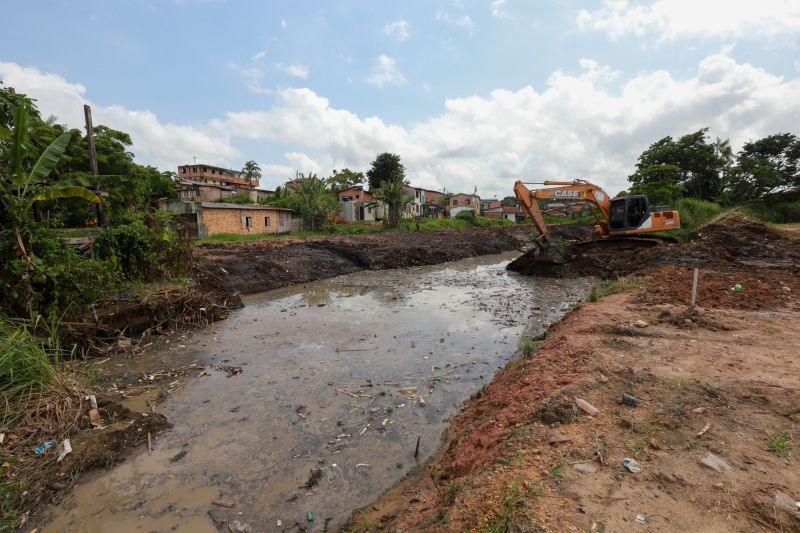 Moradores da comunidade Taboquinha, em Icoaraci, região metropolitana de Belém, receberam, nesta quinta-feira (14), unidades habitacionais e cheques moradias no valor de R$ 14 mil cada do Governo do Pará, através da Companhia de Habitação do Estado (Cohab). <div class='credito_fotos'>Foto: Marco Santos / Ag. Pará   |   <a href='/midias/2019/originais/5660_9a06f519-08aa-affd-fec3-1e0cdbf0820e.jpg' download><i class='fa-solid fa-download'></i> Download</a></div>