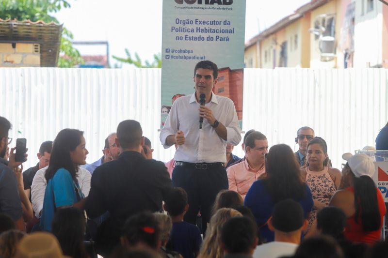 Moradores da comunidade Taboquinha, em Icoaraci, região metropolitana de Belém, receberam, nesta quinta-feira (14), unidades habitacionais e cheques moradias no valor de R$ 14 mil cada do Governo do Pará, através da Companhia de Habitação do Estado (Cohab). <div class='credito_fotos'>Foto: Marco Santos / Ag. Pará   |   <a href='/midias/2019/originais/5660_b9916a5b-507a-c5d6-7b44-17352c82c47d.jpg' download><i class='fa-solid fa-download'></i> Download</a></div>