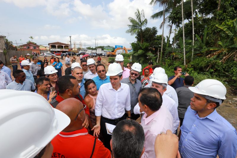 Moradores da comunidade Taboquinha, em Icoaraci, região metropolitana de Belém, receberam, nesta quinta-feira (14), unidades habitacionais e cheques moradias no valor de R$ 14 mil cada do Governo do Pará, através da Companhia de Habitação do Estado (Cohab). <div class='credito_fotos'>Foto: Marco Santos / Ag. Pará   |   <a href='/midias/2019/originais/5660_ccc73a0d-76b5-2527-4da3-754997c7edfb.jpg' download><i class='fa-solid fa-download'></i> Download</a></div>