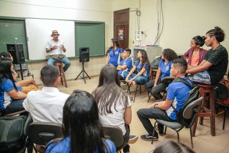 Termino da Oficina de Fotografia no Bairro da Cabanagem ( TerPaz ). <div class='credito_fotos'>Foto: Jader Paes / Agência Pará   |   <a href='/midias/2019/originais/5661_4d1e630d-9bec-7df7-8aee-b340ca6da1d0.jpg' download><i class='fa-solid fa-download'></i> Download</a></div>