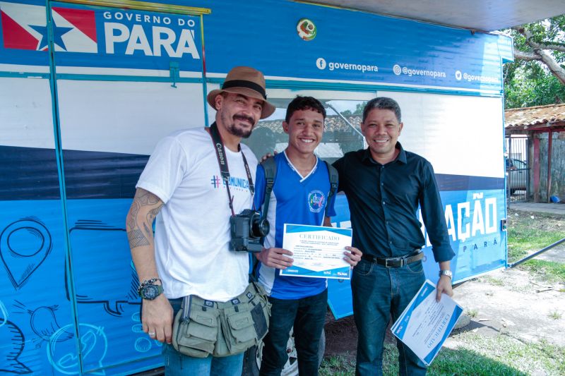 Termino da Oficina de Fotografia no Bairro da Cabanagem ( TerPaz ). <div class='credito_fotos'>Foto: Jader Paes / Agência Pará   |   <a href='/midias/2019/originais/5661_7bf7e3ec-ef40-9fc2-3f7c-19fa99207103.jpg' download><i class='fa-solid fa-download'></i> Download</a></div>