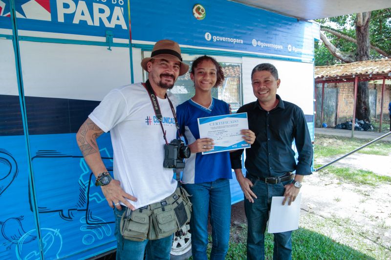 Termino da Oficina de Fotografia no Bairro da Cabanagem ( TerPaz ). <div class='credito_fotos'>Foto: Jader Paes / Agência Pará   |   <a href='/midias/2019/originais/5661_88157b23-1e74-fbf2-4ce3-79d416649792.jpg' download><i class='fa-solid fa-download'></i> Download</a></div>