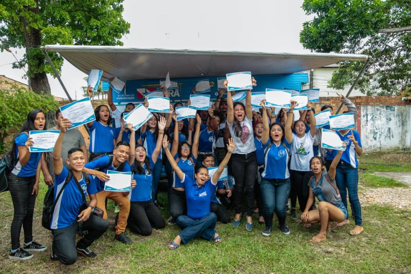Termino da Oficina de Fotografia no Bairro da Cabanagem ( TerPaz ). <div class='credito_fotos'>Foto: Jader Paes / Agência Pará   |   <a href='/midias/2019/originais/5661_d89c3f9d-7960-b214-2598-a5db852caad8.jpg' download><i class='fa-solid fa-download'></i> Download</a></div>