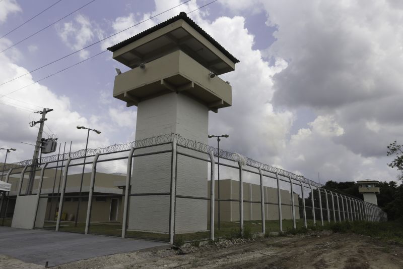 15-11-2019 Central de Triagem prisional de Abaetetuba é inaugurado pelo Governador Helder Barbalho.
Na foto:  <div class='credito_fotos'>Foto: Marcelo Seabra / Ag. Pará   |   <a href='/midias/2019/originais/5665_cf768af6-3f9c-2c96-d029-1586afdbc4dd.jpg' download><i class='fa-solid fa-download'></i> Download</a></div>