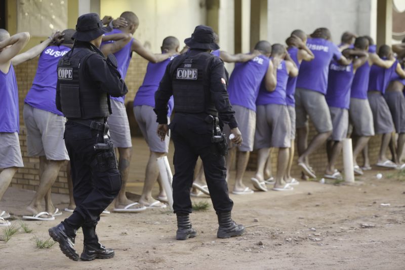 Transferência de presos para a nova unidade de triagem carcerária de Abaetetuba. 
 <div class='credito_fotos'>Foto: Marcelo Seabra / Ag. Pará   |   <a href='/midias/2019/originais/5666_5d13eb0d-007a-f6f6-b0e5-f36c72955984.jpg' download><i class='fa-solid fa-download'></i> Download</a></div>