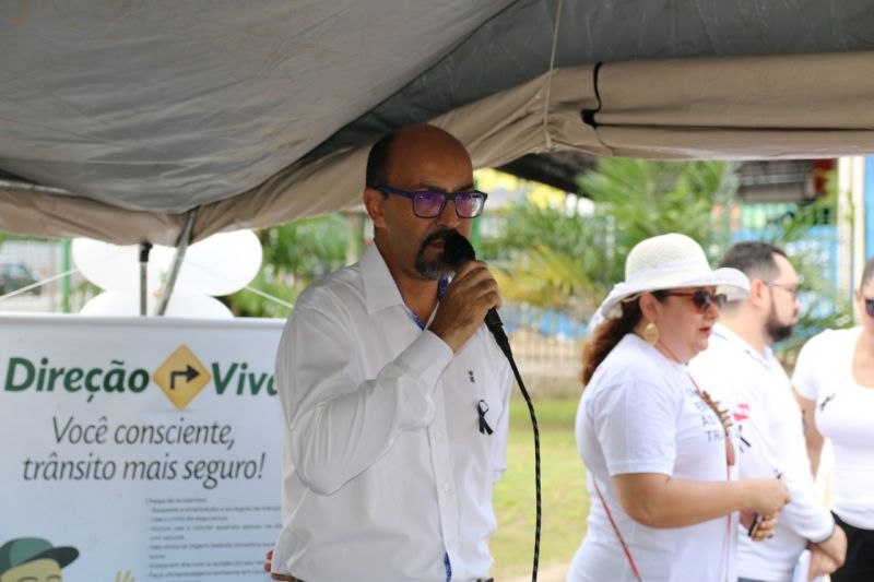 Uma manhã para lembrar, refletir e homenagear todos os vitimados pelo trânsito. Dezenas de pessoas se reuniram na área externa do Hospital Metropolitano de Urgência e Emergência (HMUE) neste domingo (17), em Belém, em um evento promovido pelo Departamento de Trânsito do Estado (Detran), que foi marcado pela emoção. A banda da Guarda Municipal de Trânsito (GBel) recepcionou os presentes com seu repertório. <div class='credito_fotos'>Foto: ASCOM / DETRAN   |   <a href='/midias/2019/originais/5672_2934a85a-13ce-d30e-5154-58455f7cc77b.jpg' download><i class='fa-solid fa-download'></i> Download</a></div>