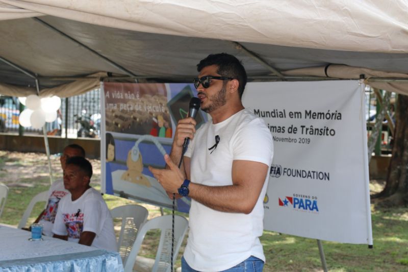 Uma manhã para lembrar, refletir e homenagear todos os vitimados pelo trânsito. Dezenas de pessoas se reuniram na área externa do Hospital Metropolitano de Urgência e Emergência (HMUE) neste domingo (17), em Belém, em um evento promovido pelo Departamento de Trânsito do Estado (Detran), que foi marcado pela emoção. A banda da Guarda Municipal de Trânsito (GBel) recepcionou os presentes com seu repertório. <div class='credito_fotos'>Foto: ASCOM / DETRAN   |   <a href='/midias/2019/originais/5672_2ba56932-14d3-27a9-f451-48115b7edd03.jpg' download><i class='fa-solid fa-download'></i> Download</a></div>