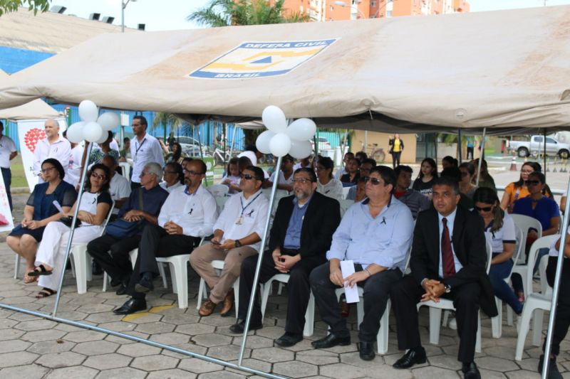 Uma manhã para lembrar, refletir e homenagear todos os vitimados pelo trânsito. Dezenas de pessoas se reuniram na área externa do Hospital Metropolitano de Urgência e Emergência (HMUE) neste domingo (17), em Belém, em um evento promovido pelo Departamento de Trânsito do Estado (Detran), que foi marcado pela emoção. A banda da Guarda Municipal de Trânsito (GBel) recepcionou os presentes com seu repertório. <div class='credito_fotos'>Foto: ASCOM / DETRAN   |   <a href='/midias/2019/originais/5672_46f2c1c3-1ee4-6c39-9dd8-7b8ed367d9a1.jpg' download><i class='fa-solid fa-download'></i> Download</a></div>
