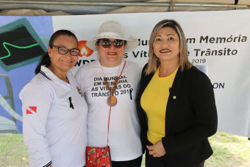 Uma manhã para lembrar, refletir e homenagear todos os vitimados pelo trânsito. Dezenas de pessoas se reuniram na área externa do Hospital Metropolitano de Urgência e Emergência (HMUE) neste domingo (17), em Belém, em um evento promovido pelo Departamento de Trânsito do Estado (Detran), que foi marcado pela emoção. A banda da Guarda Municipal de Trânsito (GBel) recepcionou os presentes com seu repertório. <div class='credito_fotos'>Foto: ASCOM / DETRAN   |   <a href='/midias/2019/originais/5672_7b6c1910-8525-6c2f-5053-3842a1c0f777.jpg' download><i class='fa-solid fa-download'></i> Download</a></div>