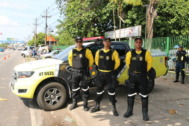 Uma manhã para lembrar, refletir e homenagear todos os vitimados pelo trânsito. Dezenas de pessoas se reuniram na área externa do Hospital Metropolitano de Urgência e Emergência (HMUE) neste domingo (17), em Belém, em um evento promovido pelo Departamento de Trânsito do Estado (Detran), que foi marcado pela emoção. A banda da Guarda Municipal de Trânsito (GBel) recepcionou os presentes com seu repertório. <div class='credito_fotos'>Foto: ASCOM / DETRAN   |   <a href='/midias/2019/originais/5672_c3d8055f-b930-3923-f008-c780be437b29.jpg' download><i class='fa-solid fa-download'></i> Download</a></div>