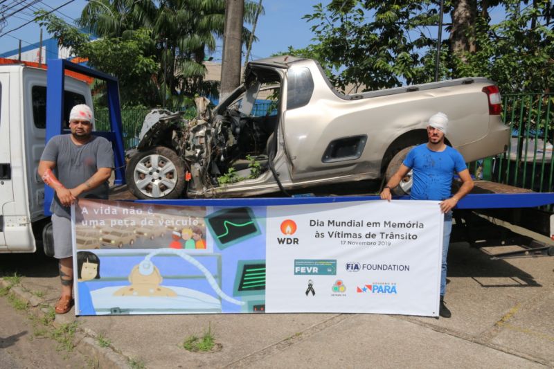 Uma manhã para lembrar, refletir e homenagear todos os vitimados pelo trânsito. Dezenas de pessoas se reuniram na área externa do Hospital Metropolitano de Urgência e Emergência (HMUE) neste domingo (17), em Belém, em um evento promovido pelo Departamento de Trânsito do Estado (Detran), que foi marcado pela emoção. A banda da Guarda Municipal de Trânsito (GBel) recepcionou os presentes com seu repertório. <div class='credito_fotos'>Foto: ASCOM / DETRAN   |   <a href='/midias/2019/originais/5672_c64b1cce-96fc-4bcd-4a45-c08b3e79eec2.jpg' download><i class='fa-solid fa-download'></i> Download</a></div>