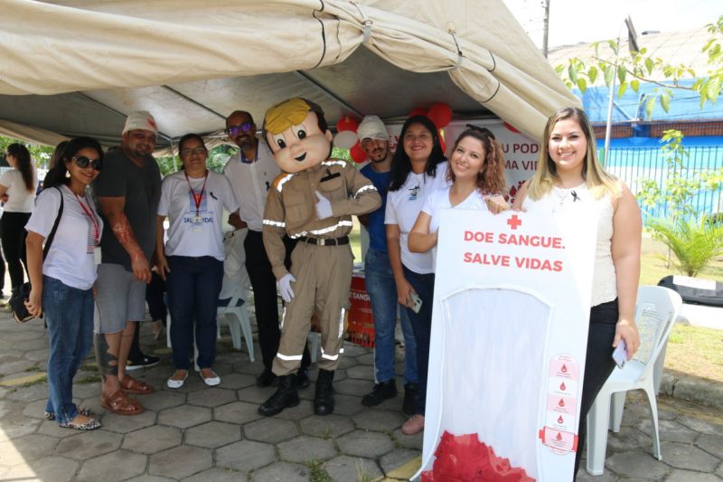 Uma manhã para lembrar, refletir e homenagear todos os vitimados pelo trânsito. Dezenas de pessoas se reuniram na área externa do Hospital Metropolitano de Urgência e Emergência (HMUE) neste domingo (17), em Belém, em um evento promovido pelo Departamento de Trânsito do Estado (Detran), que foi marcado pela emoção. A banda da Guarda Municipal de Trânsito (GBel) recepcionou os presentes com seu repertório. <div class='credito_fotos'>Foto: ASCOM / DETRAN   |   <a href='/midias/2019/originais/5672_f1b87474-dd0b-d3d2-8ab0-467f62d0e05a.jpg' download><i class='fa-solid fa-download'></i> Download</a></div>