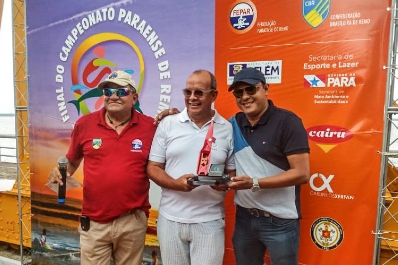 O domingo ensolarado foi o cenário perfeito para a vitória do Paysandu Sport Club no Campeonato Paraense de Remo, na manhã deste domingo (17). A quinta e última etapa da regata foi realizada na Estação das Docas, e contou com a presença de um grande público. A Associação de Remo Guajará e a Tuna Luso Brasileira ficaram em segundo e terceiro lugar, respectivamente. <div class='credito_fotos'>Foto: ASCOM / SEEL   |   <a href='/midias/2019/originais/5673_0addb103-83f6-05e7-d9ae-2032e0a67310.jpg' download><i class='fa-solid fa-download'></i> Download</a></div>