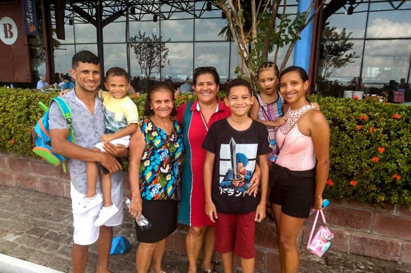 O domingo ensolarado foi o cenário perfeito para a vitória do Paysandu Sport Club no Campeonato Paraense de Remo, na manhã deste domingo (17). A quinta e última etapa da regata foi realizada na Estação das Docas, e contou com a presença de um grande público. A Associação de Remo Guajará e a Tuna Luso Brasileira ficaram em segundo e terceiro lugar, respectivamente. <div class='credito_fotos'>Foto: ASCOM / SEEL   |   <a href='/midias/2019/originais/5673_13d4406d-767b-bcf3-4688-d99bf63759e4.jpg' download><i class='fa-solid fa-download'></i> Download</a></div>