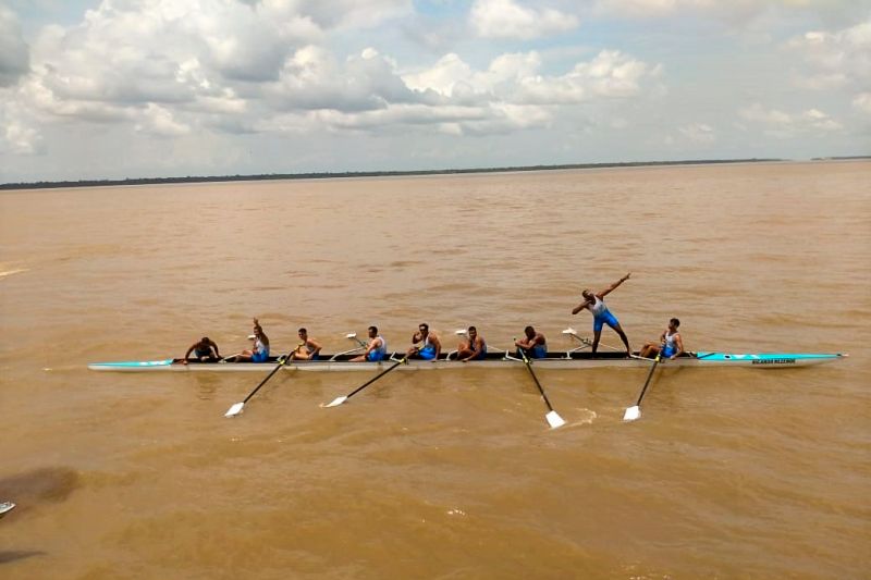 O domingo ensolarado foi o cenário perfeito para a vitória do Paysandu Sport Club no Campeonato Paraense de Remo, na manhã deste domingo (17). A quinta e última etapa da regata foi realizada na Estação das Docas, e contou com a presença de um grande público. A Associação de Remo Guajará e a Tuna Luso Brasileira ficaram em segundo e terceiro lugar, respectivamente. <div class='credito_fotos'>Foto: ASCOM / SEEL   |   <a href='/midias/2019/originais/5673_cfdf7a1a-3e5a-e89f-9f7e-ac54ae4f2c4a.jpg' download><i class='fa-solid fa-download'></i> Download</a></div>