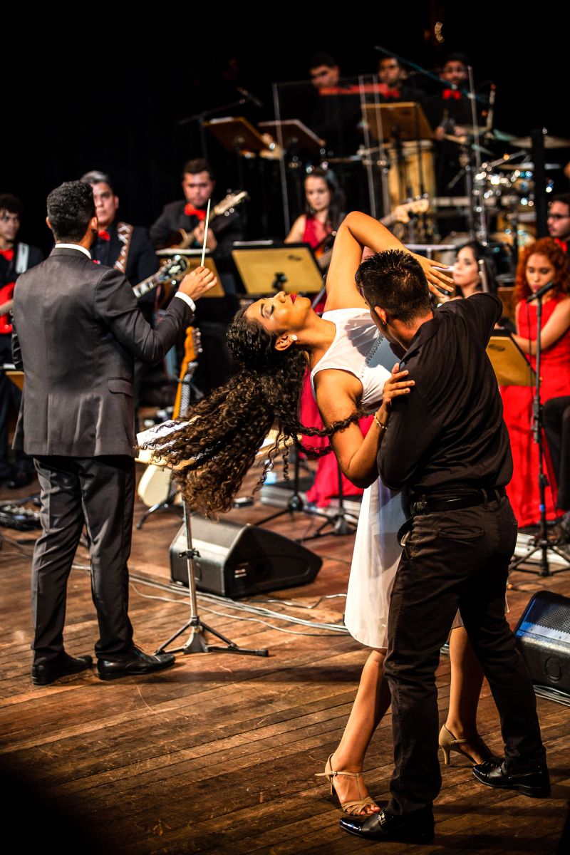 O Curso de Licenciatura Plena em Música da Universidade do Estado do Pará (Uepa) vai comemorar 30 anos de existência com a Semana do Músico 2019. A programação tem início nesta terça-feira (19), no Teatro Margarida Schivasappa, com o pré-lançamento do DVD da Banda da Uepa. Para participar da atividade, os interessados devem levar 2 Kg de alimentos não perecíveis para auxiliar a Creche Cordeirinho de Deus. <div class='credito_fotos'>Foto: Nailana Thiely / Ascom Uepa   |   <a href='/midias/2019/originais/5674_46a96824-8b15-fa94-64fb-4447011aed21.jpg' download><i class='fa-solid fa-download'></i> Download</a></div>