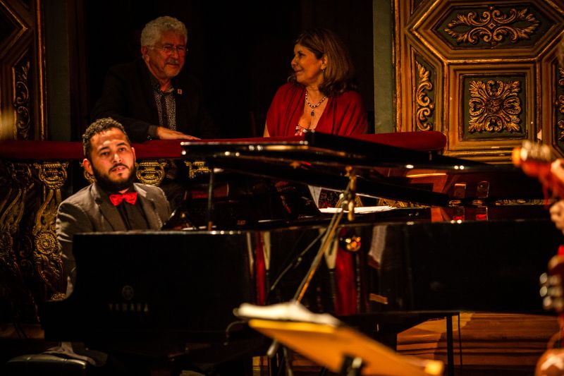 O Curso de Licenciatura Plena em Música da Universidade do Estado do Pará (Uepa) vai comemorar 30 anos de existência com a Semana do Músico 2019. A programação tem início nesta terça-feira (19), no Teatro Margarida Schivasappa, com o pré-lançamento do DVD da Banda da Uepa. Para participar da atividade, os interessados devem levar 2 Kg de alimentos não perecíveis para auxiliar a Creche Cordeirinho de Deus. <div class='credito_fotos'>Foto: Nailana Thiely / Ascom Uepa   |   <a href='/midias/2019/originais/5674_59639745-4df1-339b-528b-a04e15584e8d.jpg' download><i class='fa-solid fa-download'></i> Download</a></div>