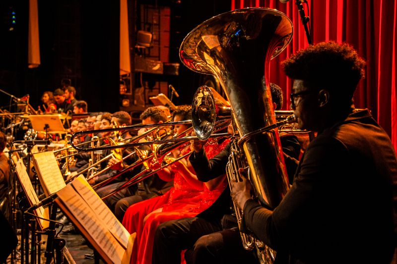 O Curso de Licenciatura Plena em Música da Universidade do Estado do Pará (Uepa) vai comemorar 30 anos de existência com a Semana do Músico 2019. A programação tem início nesta terça-feira (19), no Teatro Margarida Schivasappa, com o pré-lançamento do DVD da Banda da Uepa. Para participar da atividade, os interessados devem levar 2 Kg de alimentos não perecíveis para auxiliar a Creche Cordeirinho de Deus. <div class='credito_fotos'>Foto: Nailana Thiely / Ascom Uepa   |   <a href='/midias/2019/originais/5674_5f5ad16f-57e1-74a7-4c4c-c1e692762f73.jpg' download><i class='fa-solid fa-download'></i> Download</a></div>