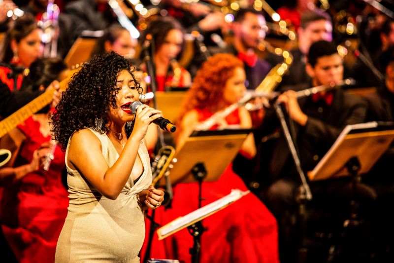 O Curso de Licenciatura Plena em Música da Universidade do Estado do Pará (Uepa) vai comemorar 30 anos de existência com a Semana do Músico 2019. A programação tem início nesta terça-feira (19), no Teatro Margarida Schivasappa, com o pré-lançamento do DVD da Banda da Uepa. Para participar da atividade, os interessados devem levar 2 Kg de alimentos não perecíveis para auxiliar a Creche Cordeirinho de Deus. <div class='credito_fotos'>Foto: Nailana Thiely / Ascom Uepa   |   <a href='/midias/2019/originais/5674_6953254e-f56c-bf8a-7e89-f98d928d2ff6.jpg' download><i class='fa-solid fa-download'></i> Download</a></div>