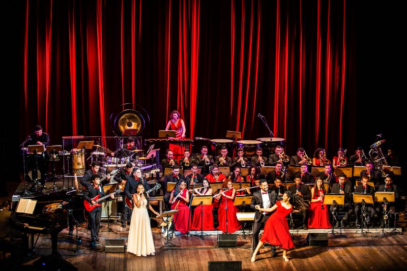 O Curso de Licenciatura Plena em Música da Universidade do Estado do Pará (Uepa) vai comemorar 30 anos de existência com a Semana do Músico 2019. A programação tem início nesta terça-feira (19), no Teatro Margarida Schivasappa, com o pré-lançamento do DVD da Banda da Uepa. Para participar da atividade, os interessados devem levar 2 Kg de alimentos não perecíveis para auxiliar a Creche Cordeirinho de Deus. <div class='credito_fotos'>Foto: Nailana Thiely / Ascom Uepa   |   <a href='/midias/2019/originais/5674_6b378e2e-b9db-81ad-740c-714724a94f20.jpg' download><i class='fa-solid fa-download'></i> Download</a></div>