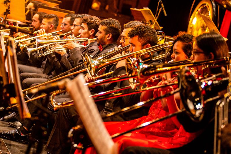 O Curso de Licenciatura Plena em Música da Universidade do Estado do Pará (Uepa) vai comemorar 30 anos de existência com a Semana do Músico 2019. A programação tem início nesta terça-feira (19), no Teatro Margarida Schivasappa, com o pré-lançamento do DVD da Banda da Uepa. Para participar da atividade, os interessados devem levar 2 Kg de alimentos não perecíveis para auxiliar a Creche Cordeirinho de Deus. <div class='credito_fotos'>Foto: Nailana Thiely / Ascom Uepa   |   <a href='/midias/2019/originais/5674_a0f9de45-f178-b214-3bd6-94892c849d80.jpg' download><i class='fa-solid fa-download'></i> Download</a></div>