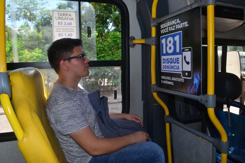 Com objetivo de disseminar os serviços e ampliar a participação da sociedade, o Disque Denúncia ganhou mais um espaço de divulgação. Agora, 500 ônibus que circulam em Belém e Região Metropolitana contam com informações de como utilizar a ferramenta, que coloca à disposição da população um canal gratuito para denunciar irregularidades, situações ilegais ou repassar quaisquer informações que ajudem na elucidação de crimes, garantindo o anonimato do denunciante. <div class='credito_fotos'>Foto: Elielson Modesto / Ascom Segup   |   <a href='/midias/2019/originais/5675_30f71527-7dd7-1393-106a-326983703a32.jpg' download><i class='fa-solid fa-download'></i> Download</a></div>