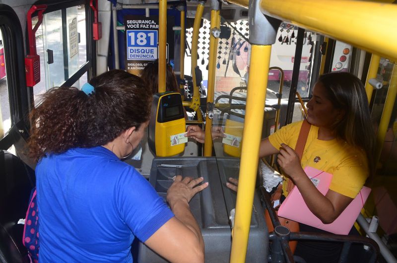Com objetivo de disseminar os serviços e ampliar a participação da sociedade, o Disque Denúncia ganhou mais um espaço de divulgação. Agora, 500 ônibus que circulam em Belém e Região Metropolitana contam com informações de como utilizar a ferramenta, que coloca à disposição da população um canal gratuito para denunciar irregularidades, situações ilegais ou repassar quaisquer informações que ajudem na elucidação de crimes, garantindo o anonimato do denunciante. <div class='credito_fotos'>Foto: Elielson Modesto / Ascom Segup   |   <a href='/midias/2019/originais/5675_3da3f237-36c4-2d1e-e1cf-1abe0baedcd3.jpg' download><i class='fa-solid fa-download'></i> Download</a></div>