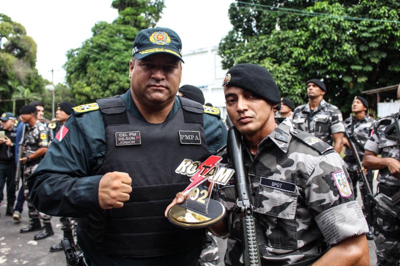 A Polícia Militar do Pará realizou, nesta segunda-feira (18), a cerimônia de celebração pelos 13 anos de criação do Batalhão de Polícia Tática (Bpot). Na ocasião, o Comando de Missões Especiais (CME) também encerrou o V Curso Operacional de Rotam (V COR), com a formatura de 37 novos "stives", como são conhecidos os concluintes do curso. Os militares agora estão habilitados em técnicas especializadas de policiamento ostensivo urbano. <div class='credito_fotos'>Foto: Ascom PMPA   |   <a href='/midias/2019/originais/5678_4f77f484-8e13-d2c8-9f99-15671e19ee4a.jpg' download><i class='fa-solid fa-download'></i> Download</a></div>