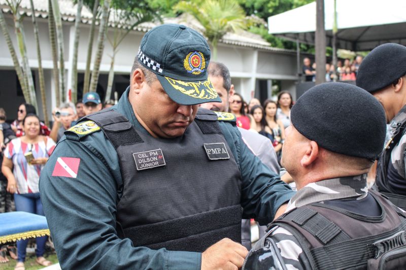 A Polícia Militar do Pará realizou, nesta segunda-feira (18), a cerimônia de celebração pelos 13 anos de criação do Batalhão de Polícia Tática (Bpot). Na ocasião, o Comando de Missões Especiais (CME) também encerrou o V Curso Operacional de Rotam (V COR), com a formatura de 37 novos "stives", como são conhecidos os concluintes do curso. Os militares agora estão habilitados em técnicas especializadas de policiamento ostensivo urbano. <div class='credito_fotos'>Foto: Ascom PMPA   |   <a href='/midias/2019/originais/5678_7b7dbf1e-af27-e30f-a9ed-4677dd4517db.jpg' download><i class='fa-solid fa-download'></i> Download</a></div>