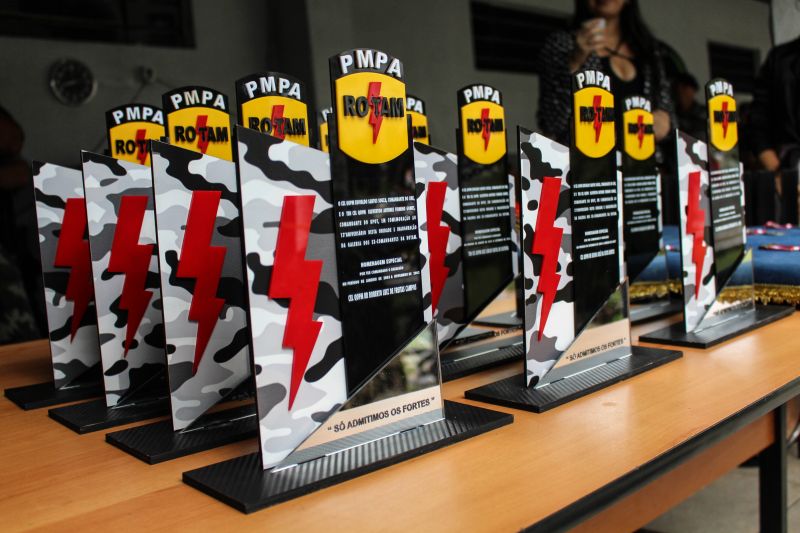 A Polícia Militar do Pará realizou, nesta segunda-feira (18), a cerimônia de celebração pelos 13 anos de criação do Batalhão de Polícia Tática (Bpot). Na ocasião, o Comando de Missões Especiais (CME) também encerrou o V Curso Operacional de Rotam (V COR), com a formatura de 37 novos "stives", como são conhecidos os concluintes do curso. Os militares agora estão habilitados em técnicas especializadas de policiamento ostensivo urbano. <div class='credito_fotos'>Foto: Ascom PMPA   |   <a href='/midias/2019/originais/5678_f7852b6e-6211-5e4c-1c70-ff8271ae2b9b.jpg' download><i class='fa-solid fa-download'></i> Download</a></div>