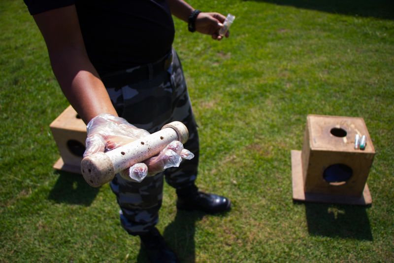 Cachorros recebem cuidados diários e são treinados por, pelo menos, quatro vezes na semana com prática de faro em narcóticos.
Na foto:  <div class='credito_fotos'>Foto: Pedro Guerreiro / Ag. Pará   |   <a href='/midias/2019/originais/5679_e5fb95be-5544-6983-e32a-c4adb69c32da.jpg' download><i class='fa-solid fa-download'></i> Download</a></div>