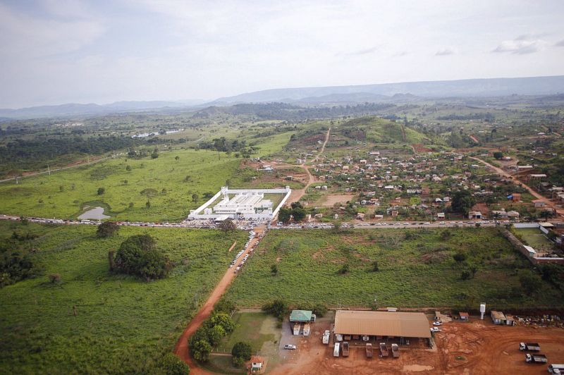 Depois de ter as obras paralisadas por quase dois anos pela gestão anterior, a nova unidade penitenciária em Parauapebas, município do sudeste paraense, já está em pleno funcionamento. <div class='credito_fotos'>Foto: Marco Santos / Ag. Pará   |   <a href='/midias/2019/originais/5680_94db5a96-a2cc-fddf-acb3-79665125d68b.jpg' download><i class='fa-solid fa-download'></i> Download</a></div>