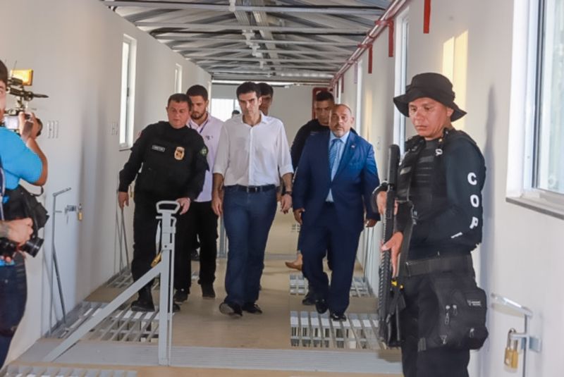 Depois de ter as obras paralisadas por quase dois anos pela gestão anterior, a nova unidade penitenciária em Parauapebas, município do sudeste paraense, já está em pleno funcionamento. <div class='credito_fotos'>Foto: Marco Santos / Ag. Pará   |   <a href='/midias/2019/originais/5680_cf647cf3-f4eb-fe67-ddb2-22230d09bdbd.jpg' download><i class='fa-solid fa-download'></i> Download</a></div>