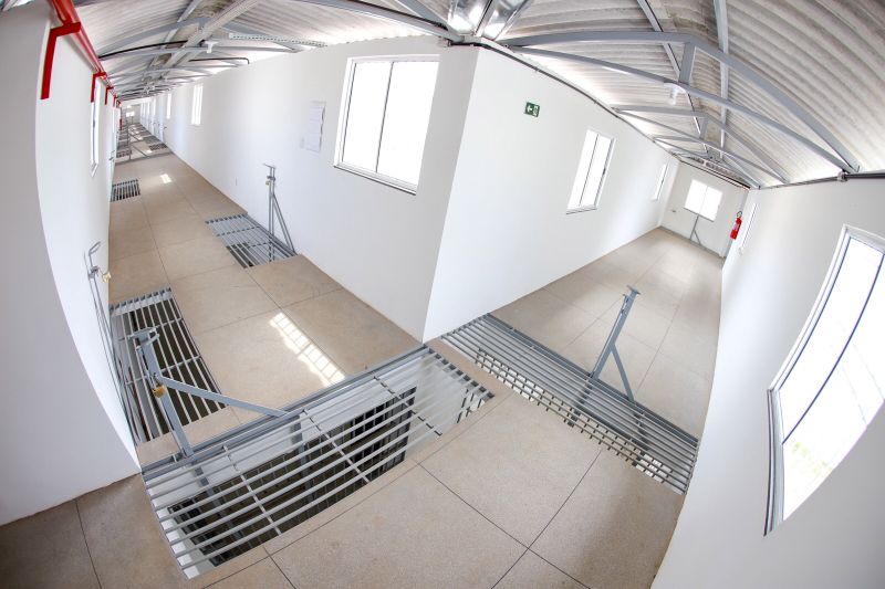 Depois de ter as obras paralisadas por quase dois anos pela gestão anterior, a nova unidade penitenciária em Parauapebas, município do sudeste paraense, já está em pleno funcionamento. <div class='credito_fotos'>Foto: Marco Santos / Ag. Pará   |   <a href='/midias/2019/originais/5680_eb6ee515-fba3-0743-8437-0eef2da7babc.jpg' download><i class='fa-solid fa-download'></i> Download</a></div>