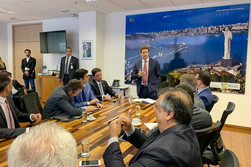 Governadores dos estados que compõe a Amazônia Legal (Pará, Acre, Amapá, Amazonas, Roraima, Rondônia, Mato Grosso, Maranhão e Tocantins) participaram, no final da manhã desta quarta-feira (20), de uma reunião com o Ministro do meio ambiente, Ricardo Salles, em Brasília. <div class='credito_fotos'>Foto: Jailson Sam / Divulgação   |   <a href='/midias/2019/originais/5685_57f91ba6-0cce-a490-b005-3f3836016e25.jpg' download><i class='fa-solid fa-download'></i> Download</a></div>