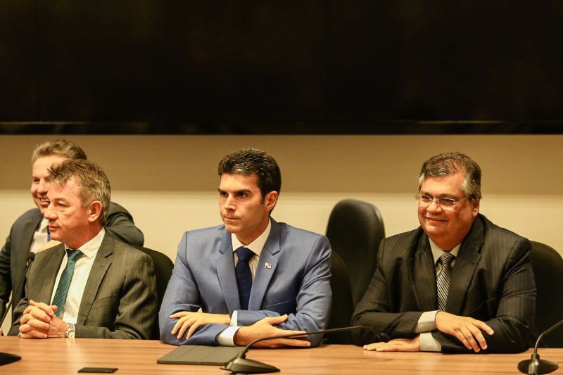 Governadores dos estados que compõe a Amazônia Legal (Pará, Acre, Amapá, Amazonas, Roraima, Rondônia, Mato Grosso, Maranhão e Tocantins) participaram, no final da manhã desta quarta-feira (20), de uma reunião com o Ministro do meio ambiente, Ricardo Salles, em Brasília. <div class='credito_fotos'>Foto: Jailson Sam / Divulgação   |   <a href='/midias/2019/originais/5685_bdef4bae-78fc-4d19-d7b9-decfd9924745.jpg' download><i class='fa-solid fa-download'></i> Download</a></div>