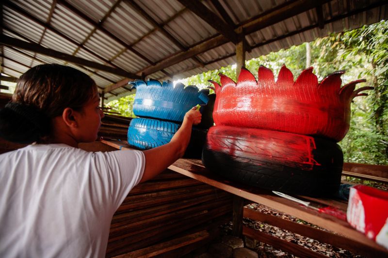 Que tal tomar água na cozinha à noite e se deparar com uma sucuri próximo da geladeira? Marcus Palheta vivenciou a experiência no início do ano no bairro do Tapanã, em Belém.  <div class='credito_fotos'>Foto: Bruno Cecim / Ag.Pará   |   <a href='/midias/2019/originais/5688_1f3b207b-412b-b60d-1b17-e6addf8b2990.jpg' download><i class='fa-solid fa-download'></i> Download</a></div>